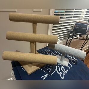 Jewlery stands 3 level and 1 level.